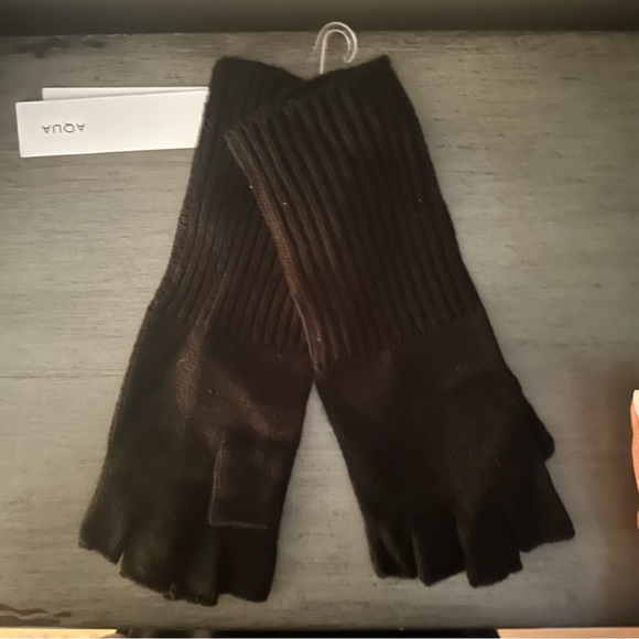 Aura for Bloomingdales Black Fingerless Knit Gloves - Picture 2 of 4